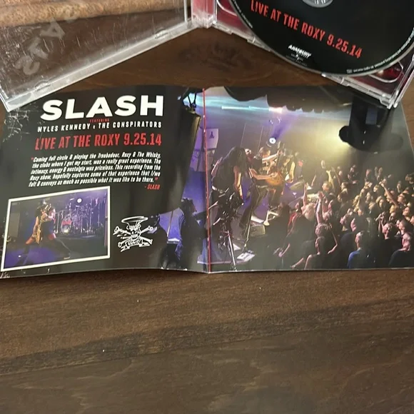 Slash featuring Myles Kennedy & the Conspirators live at the Roxy 9.25.14 - Picture 6 of 9